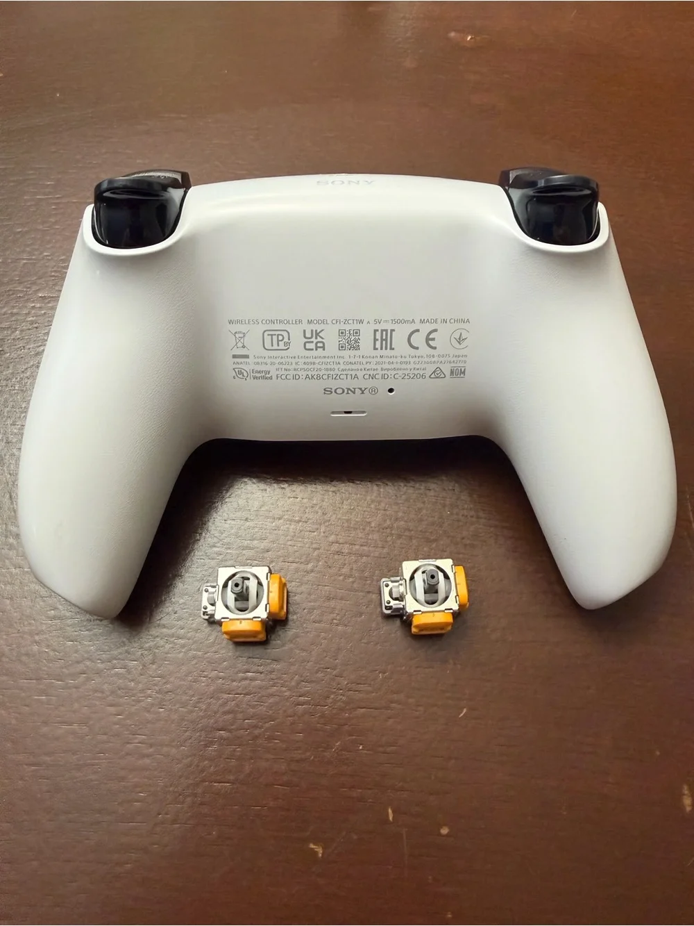 Custom white Wireless controller whit upgrade hall efect joysticks
